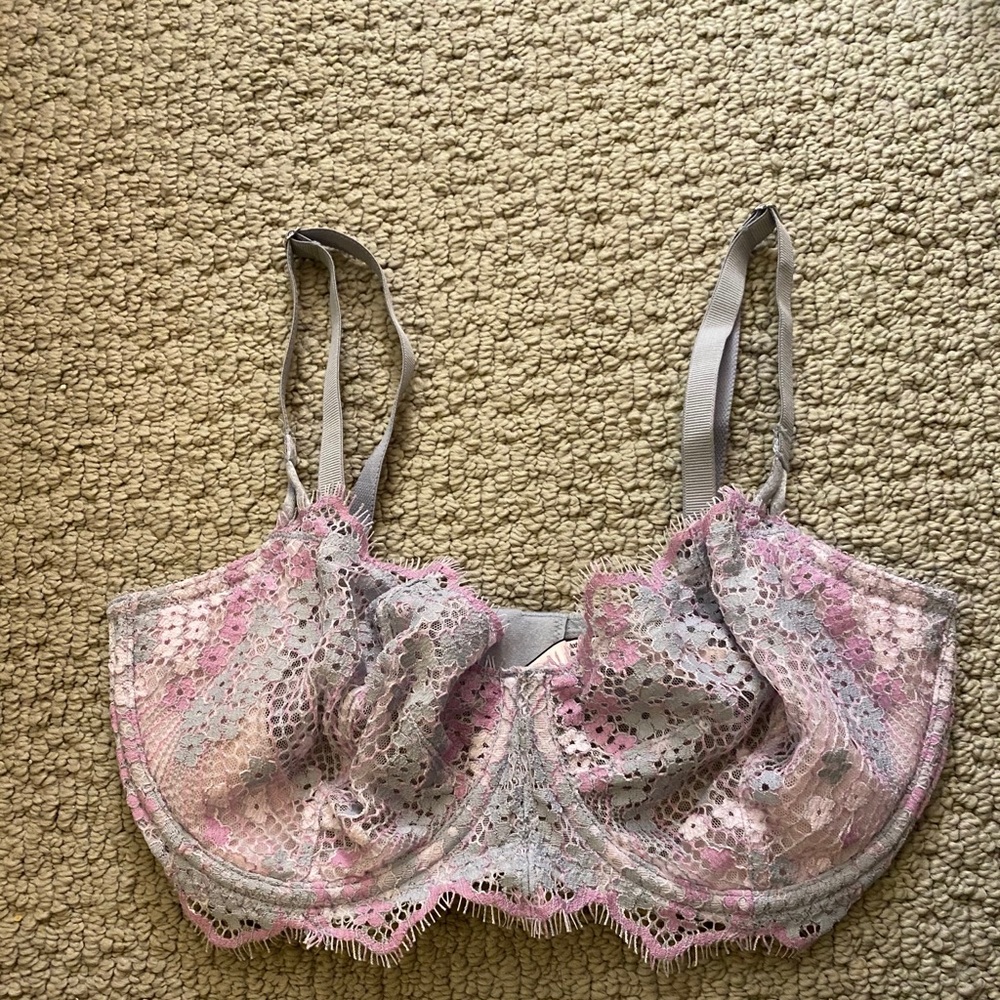 Victoria’s Secret Angels Lace Bra 32DDD